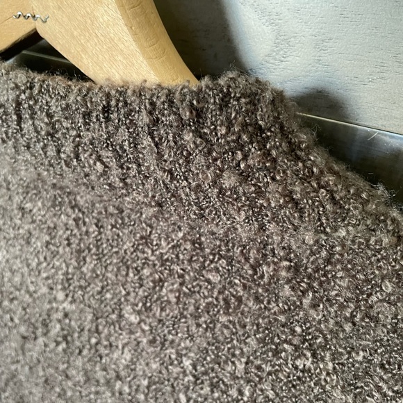 Alyafoi Sweater - Picture 11 of 16